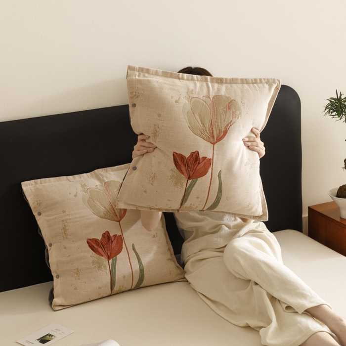 91家纺网 家纺一手货源 找家纺 爱港家纺 2025新款全棉纯棉纱布抱枕 靠枕 可拆洗 腰枕 客厅卧室汽车纯棉方枕套 闭月