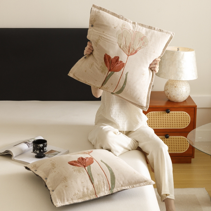 91家纺网 家纺一手货源 找家纺 爱港家纺 2025新款全棉纯棉纱布抱枕 靠枕 可拆洗 腰枕 客厅卧室汽车纯棉方枕套 闭月