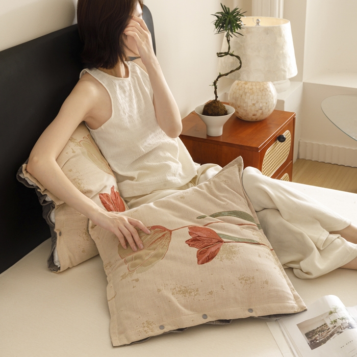 91家纺网 家纺一手货源 找家纺 爱港家纺 2025新款全棉纯棉纱布抱枕 靠枕 可拆洗 腰枕 客厅卧室汽车纯棉方枕套 闭月