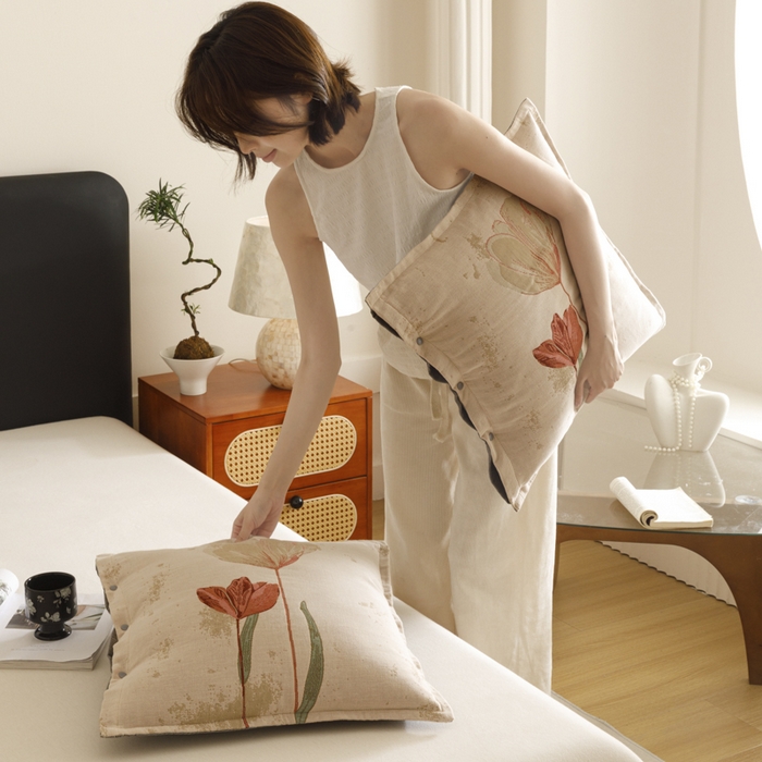 91家纺网 家纺一手货源 找家纺 爱港家纺 2025新款全棉纯棉纱布抱枕 靠枕 可拆洗 腰枕 客厅卧室汽车纯棉方枕套 闭月