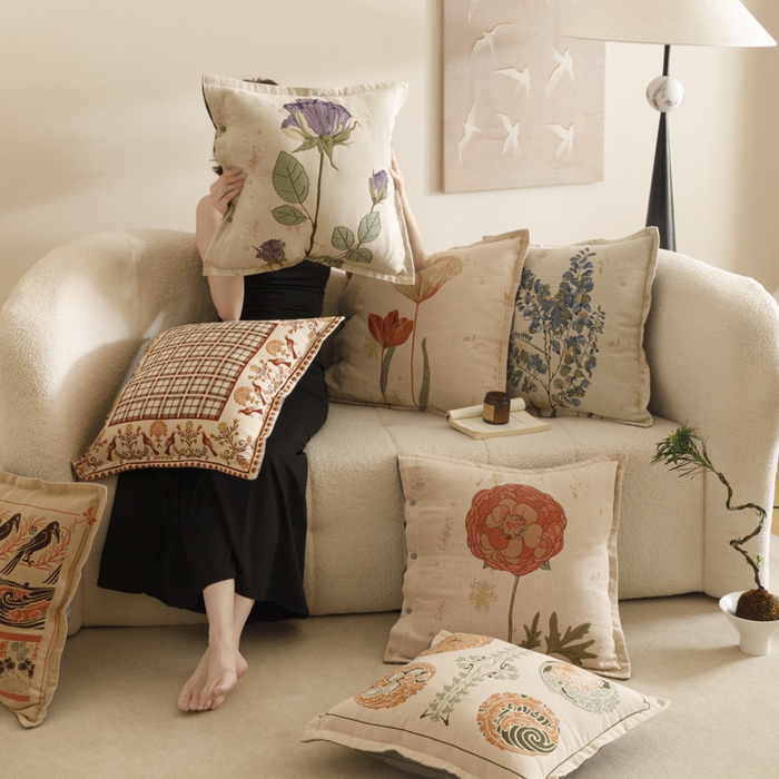 91家纺网 家纺一手货源 找家纺 爱港家纺 2025新款全棉纯棉纱布抱枕 靠枕 可拆洗 腰枕 客厅卧室汽车纯棉方枕套 组合图   仅供展示不可下单