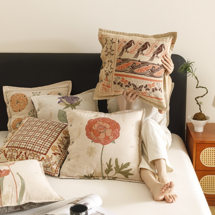 91家纺网 家纺一手货源 找家纺 爱港家纺 2025新款全棉纯棉纱布抱枕 靠枕 可拆洗 腰枕 客厅卧室汽车纯棉方枕套 组合图   仅供展示不可下单