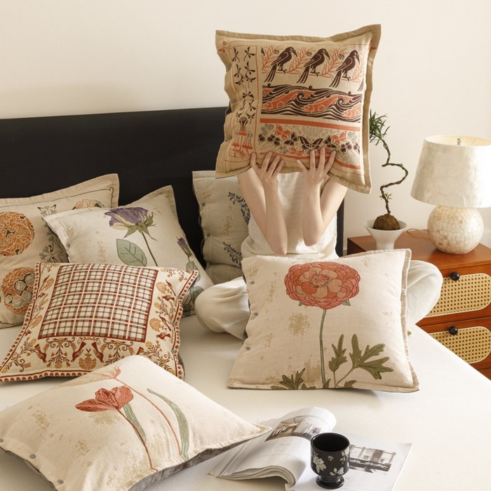 91家纺网 家纺一手货源 找家纺 爱港家纺 2025新款全棉纯棉纱布抱枕 靠枕 可拆洗 腰枕 客厅卧室汽车纯棉方枕套 组合图   仅供展示不可下单