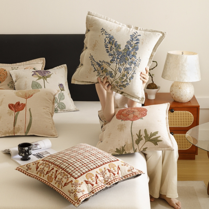 91家纺网 家纺一手货源 找家纺 爱港家纺 2025新款全棉纯棉纱布抱枕 靠枕 可拆洗 腰枕 客厅卧室汽车纯棉方枕套 组合图   仅供展示不可下单