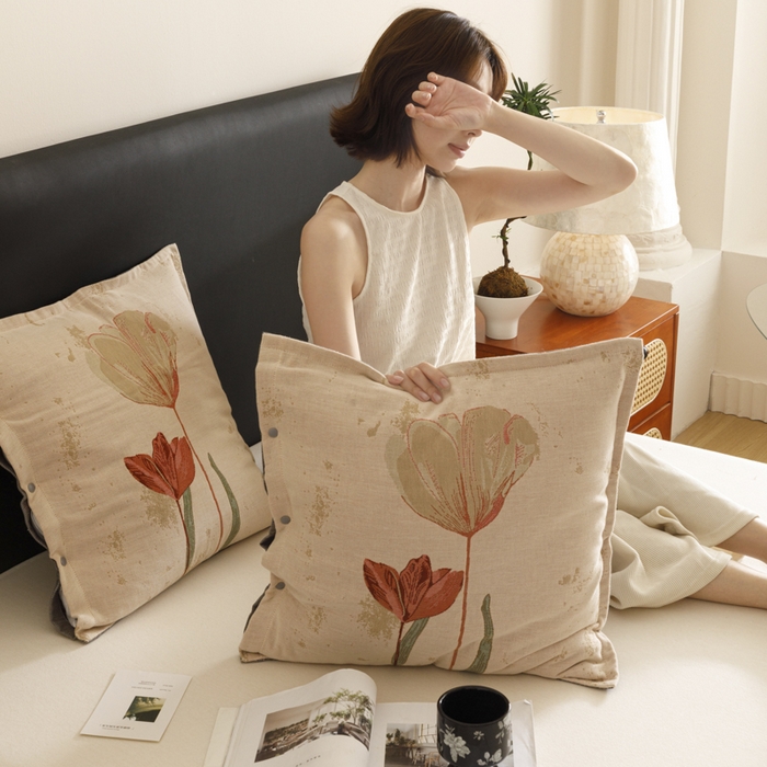 91家纺网 家纺一手货源 找家纺 爱港家纺 2025新款全棉纯棉纱布抱枕 靠枕 可拆洗 腰枕 客厅卧室汽车纯棉方枕套 闭月