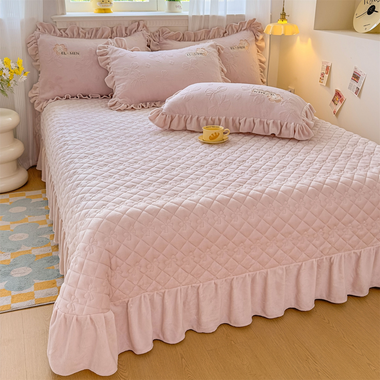 91家纺网 家纺一手货源 找家纺 （总）恒爱家纺 2025新款牛奶绒立体剪花床盖四件套-心魅