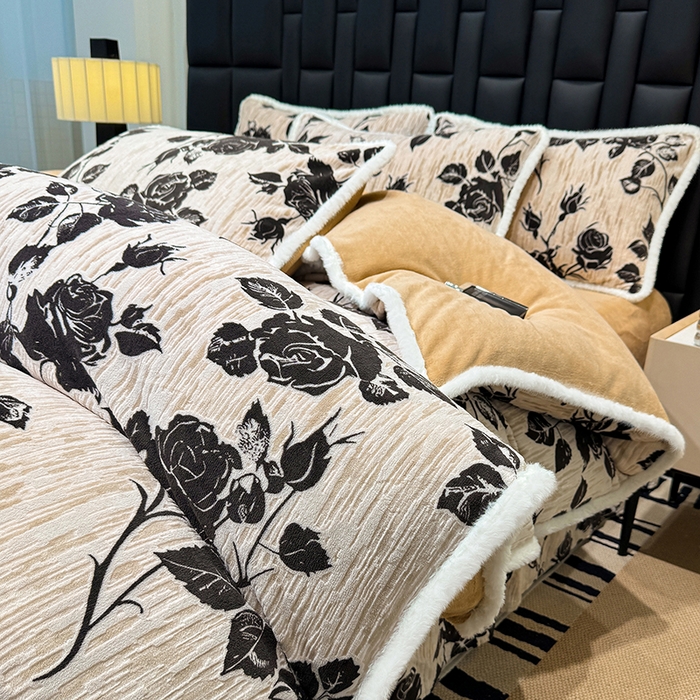 91家纺网 家纺一手货源 找家纺 云玲时尚 2025新款牛奶绒立体雕花兔毛绒包边四件套 古韵花香