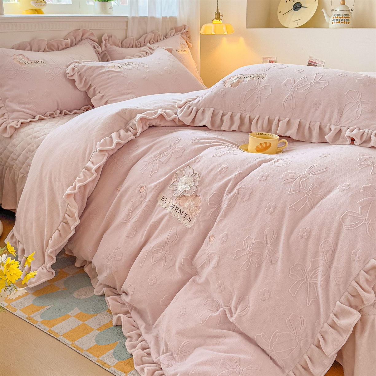 91家纺网 家纺一手货源 找家纺 恒爱家纺 2025新款牛奶绒立体剪花床盖四件套-心魅 蝴蝶结-美人玉