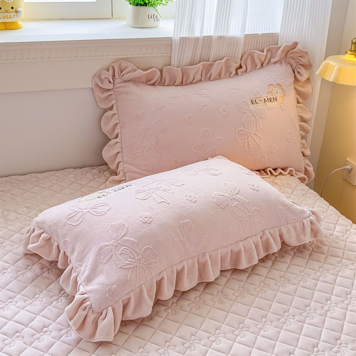 91家纺网 家纺一手货源 找家纺 恒爱家纺 2025新款牛奶绒立体剪花床盖四件套-心魅 蝴蝶结-美人玉