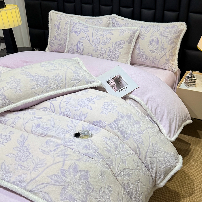 91家纺网 家纺一手货源 找家纺 云玲时尚 2025新款牛奶绒立体雕花兔毛绒包边四件套 花枝飞舞