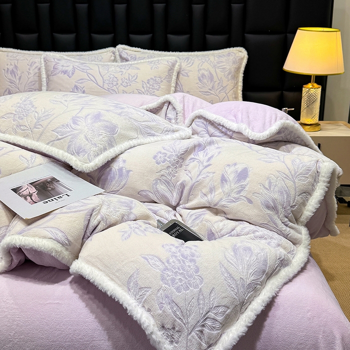 91家纺网 家纺一手货源 找家纺 云玲时尚 2025新款牛奶绒立体雕花兔毛绒包边四件套 花枝飞舞