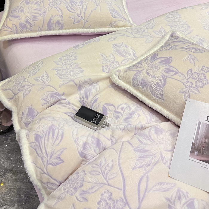 91家纺网 家纺一手货源 找家纺 云玲时尚 2025新款牛奶绒立体雕花兔毛绒包边四件套 花枝飞舞