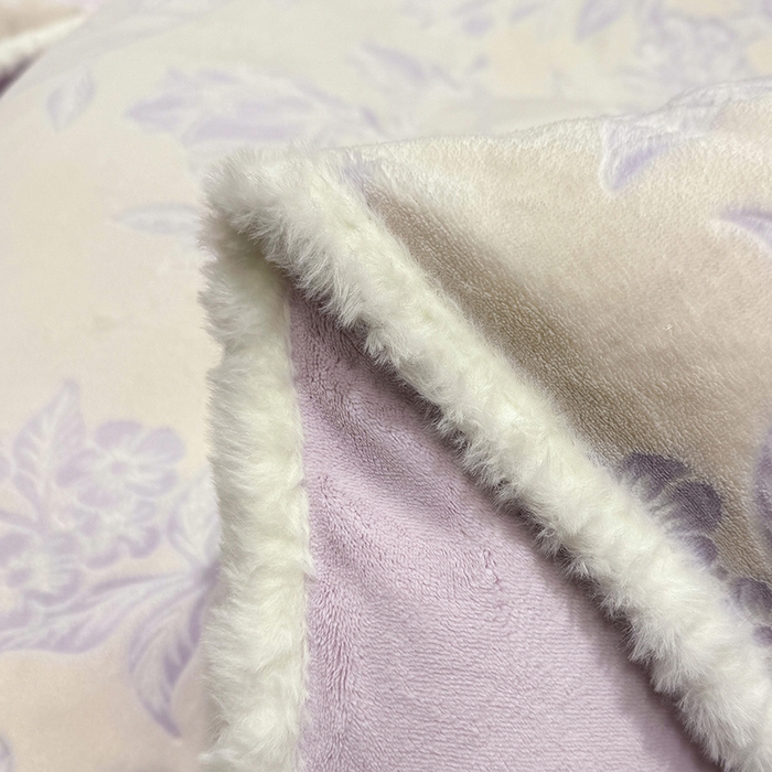 91家纺网 家纺一手货源 找家纺 云玲时尚 2025新款牛奶绒立体雕花兔毛绒包边四件套 花枝飞舞