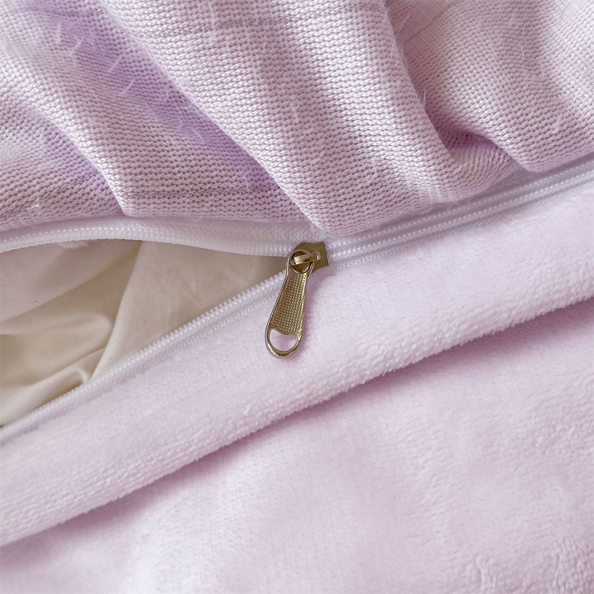 91家纺网 家纺一手货源 找家纺 恒爱家纺 2025新款牛奶绒立体剪花床盖四件套-心魅 心魅-浪漫紫