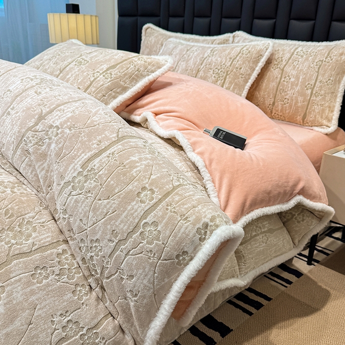 91家纺网 家纺一手货源 找家纺 云玲时尚 2025新款牛奶绒立体雕花兔毛绒包边四件套 画意枝头