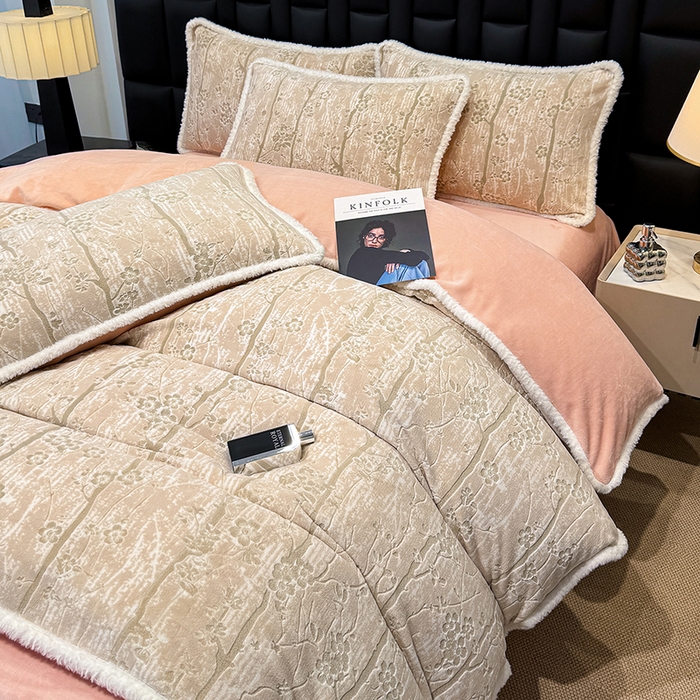 91家纺网 家纺一手货源 找家纺 云玲时尚 2025新款牛奶绒立体雕花兔毛绒包边四件套 画意枝头