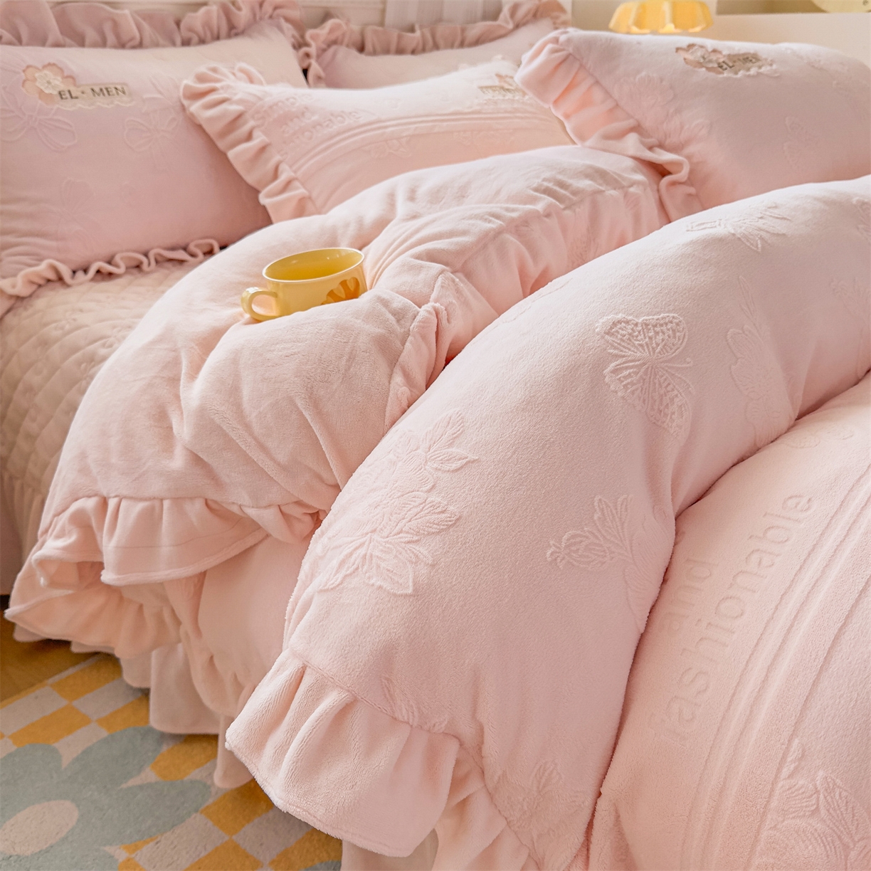 91家纺网 家纺一手货源 找家纺 恒爱家纺 2025新款牛奶绒立体剪花床盖四件套-心魅 心魅-美人玉