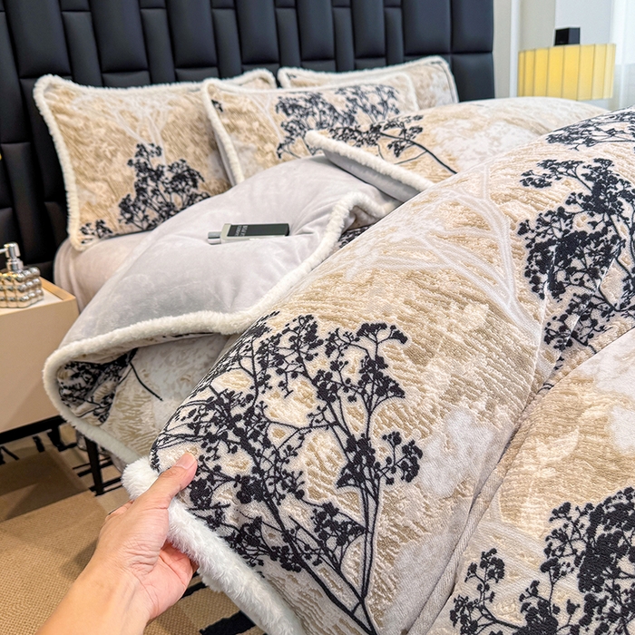 云玲时尚 2025新款牛奶绒立体雕花兔毛绒包边四件套 浪漫花枝