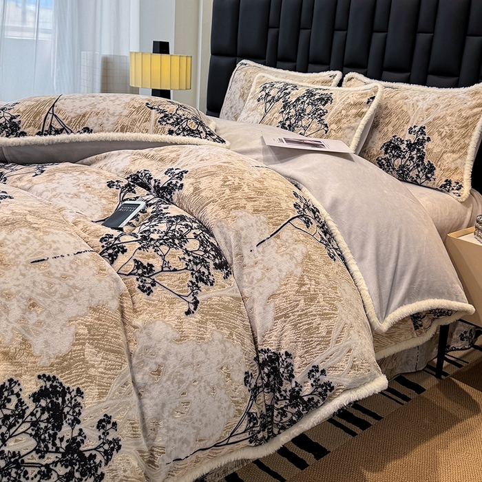 91家纺网 家纺一手货源 找家纺 云玲时尚 2025新款牛奶绒立体雕花兔毛绒包边四件套 浪漫花枝