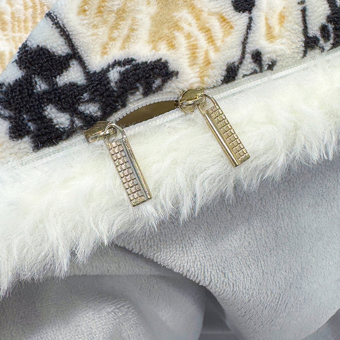 91家纺网 家纺一手货源 找家纺 云玲时尚 2025新款牛奶绒立体雕花兔毛绒包边四件套 浪漫花枝