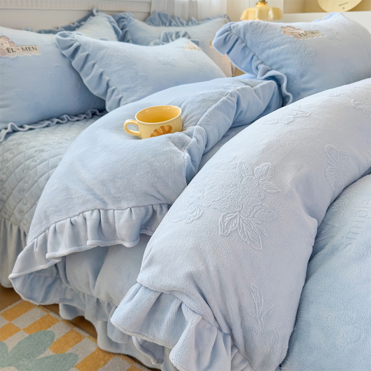 91家纺网 家纺一手货源 找家纺 恒爱家纺 2025新款牛奶绒立体剪花床盖四件套-心魅 心魅-天空蓝