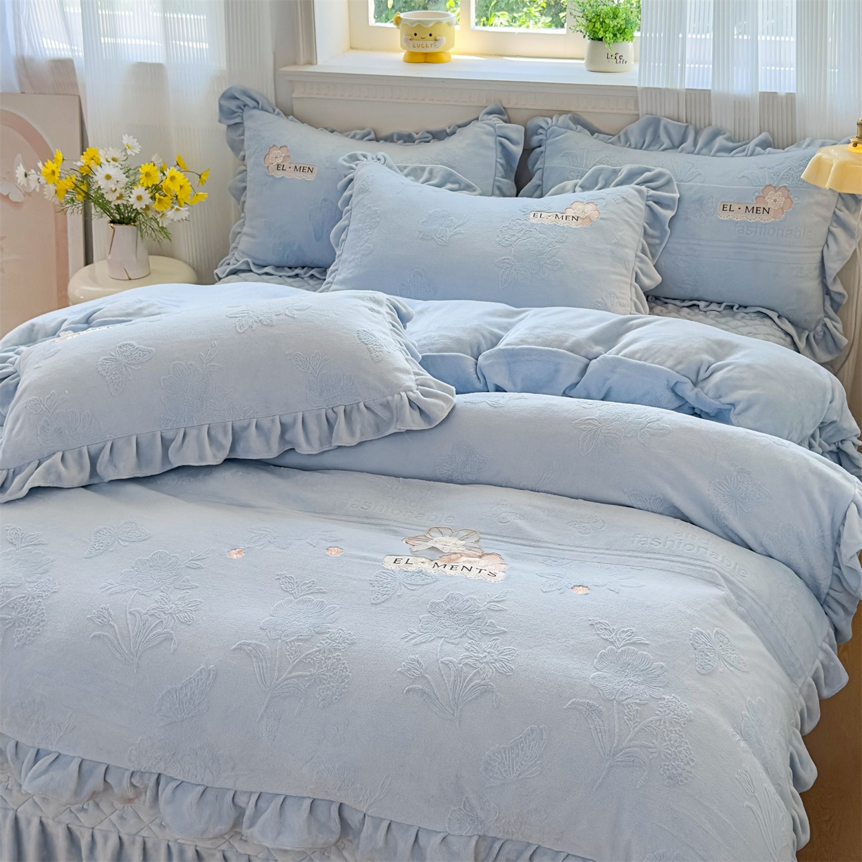 91家纺网 家纺一手货源 找家纺 恒爱家纺 2025新款牛奶绒立体剪花床盖四件套-心魅 心魅-天空蓝