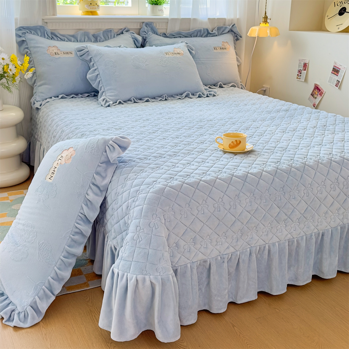 91家纺网 家纺一手货源 找家纺 恒爱家纺 2025新款牛奶绒立体剪花床盖四件套-心魅 心魅-天空蓝