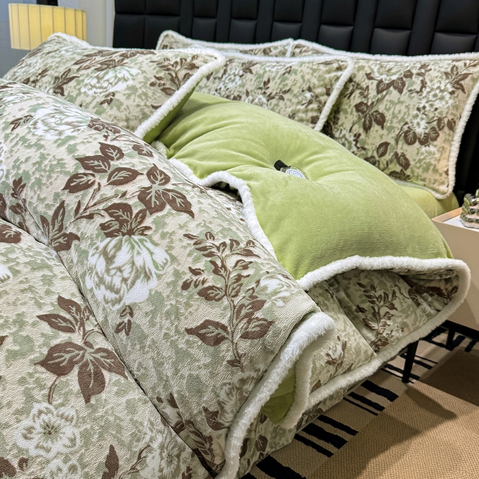 91家纺网 家纺一手货源 找家纺 云玲时尚 2025新款牛奶绒立体雕花兔毛绒包边四件套 墨花如梦