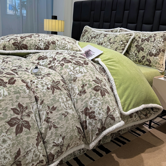 91家纺网 家纺一手货源 找家纺 云玲时尚 2025新款牛奶绒立体雕花兔毛绒包边四件套 墨花如梦