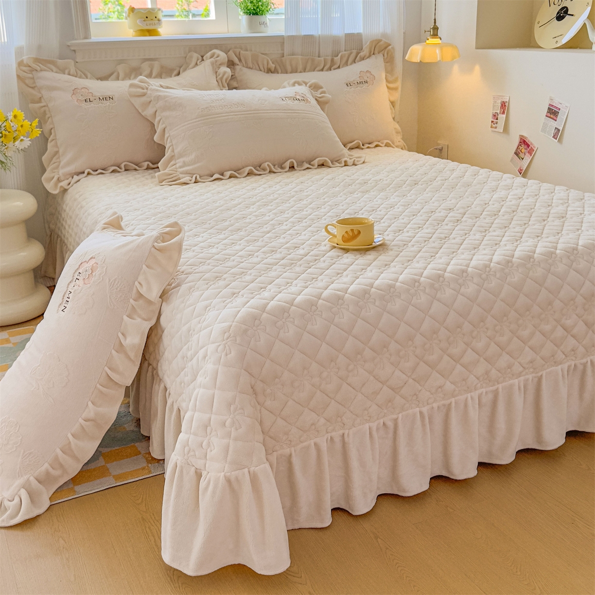 91家纺网 家纺一手货源 找家纺 恒爱家纺 2025新款牛奶绒立体剪花床盖四件套-心魅 心魅-象牙白