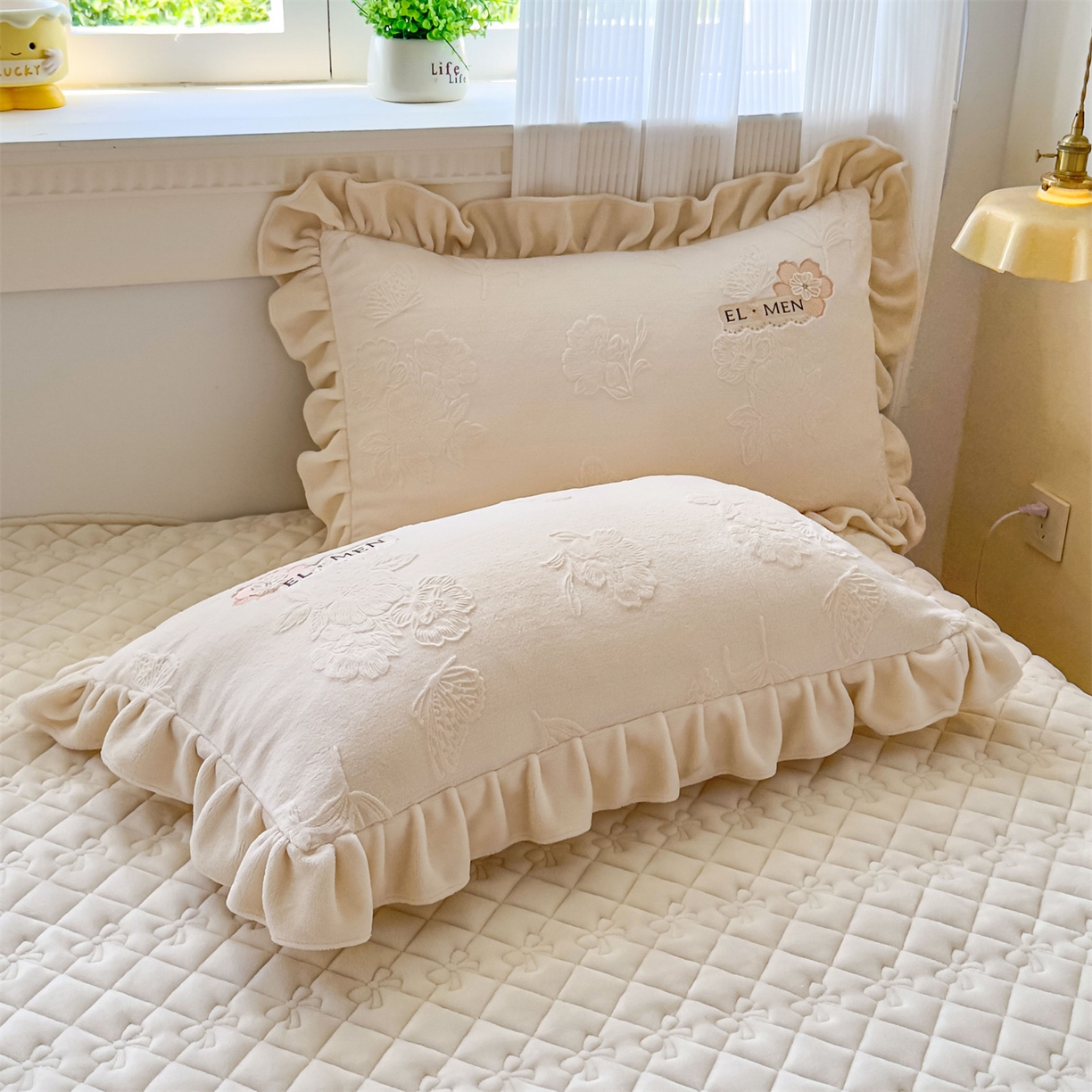 91家纺网 家纺一手货源 找家纺 恒爱家纺 2025新款牛奶绒立体剪花床盖四件套-心魅 心魅-象牙白