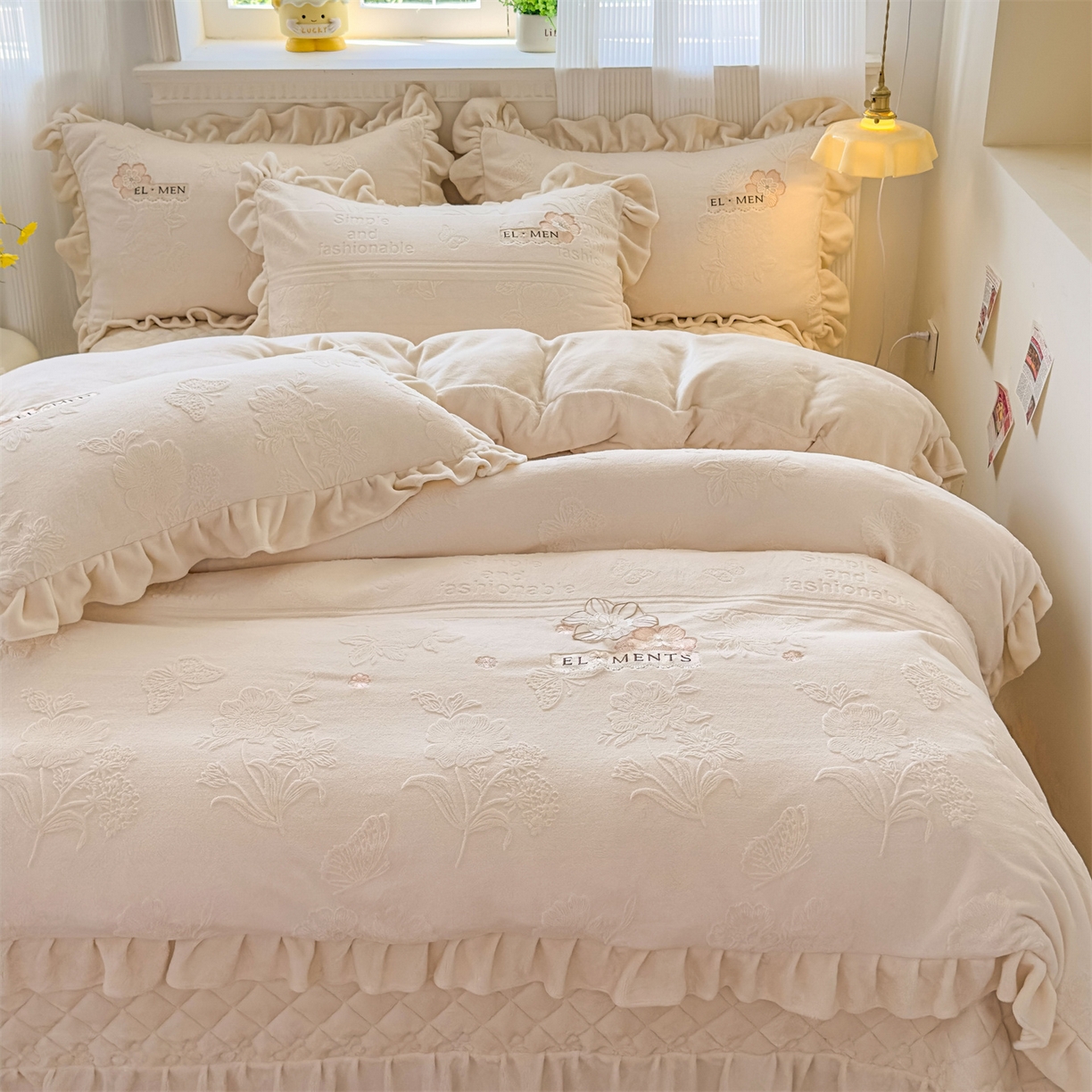 91家纺网 家纺一手货源 找家纺 恒爱家纺 2025新款牛奶绒立体剪花床盖四件套-心魅 心魅-象牙白