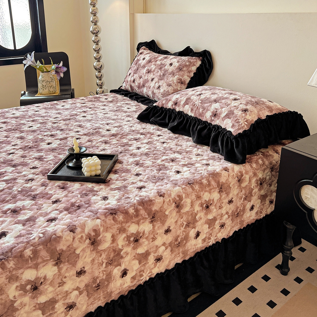 91家纺网 家纺一手货源 找家纺 云玲时尚 2025新款牛奶绒赫本风夹棉床盖三件套 樱花-粉