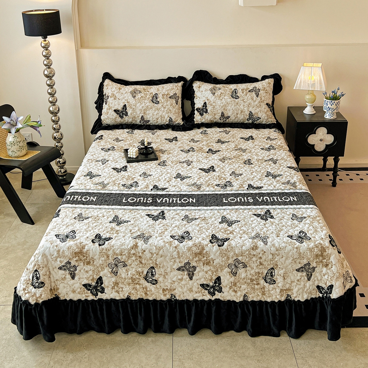 91家纺网 家纺一手货源 找家纺 （总）云玲时尚 2025新款牛奶绒赫本风夹棉床盖三件套