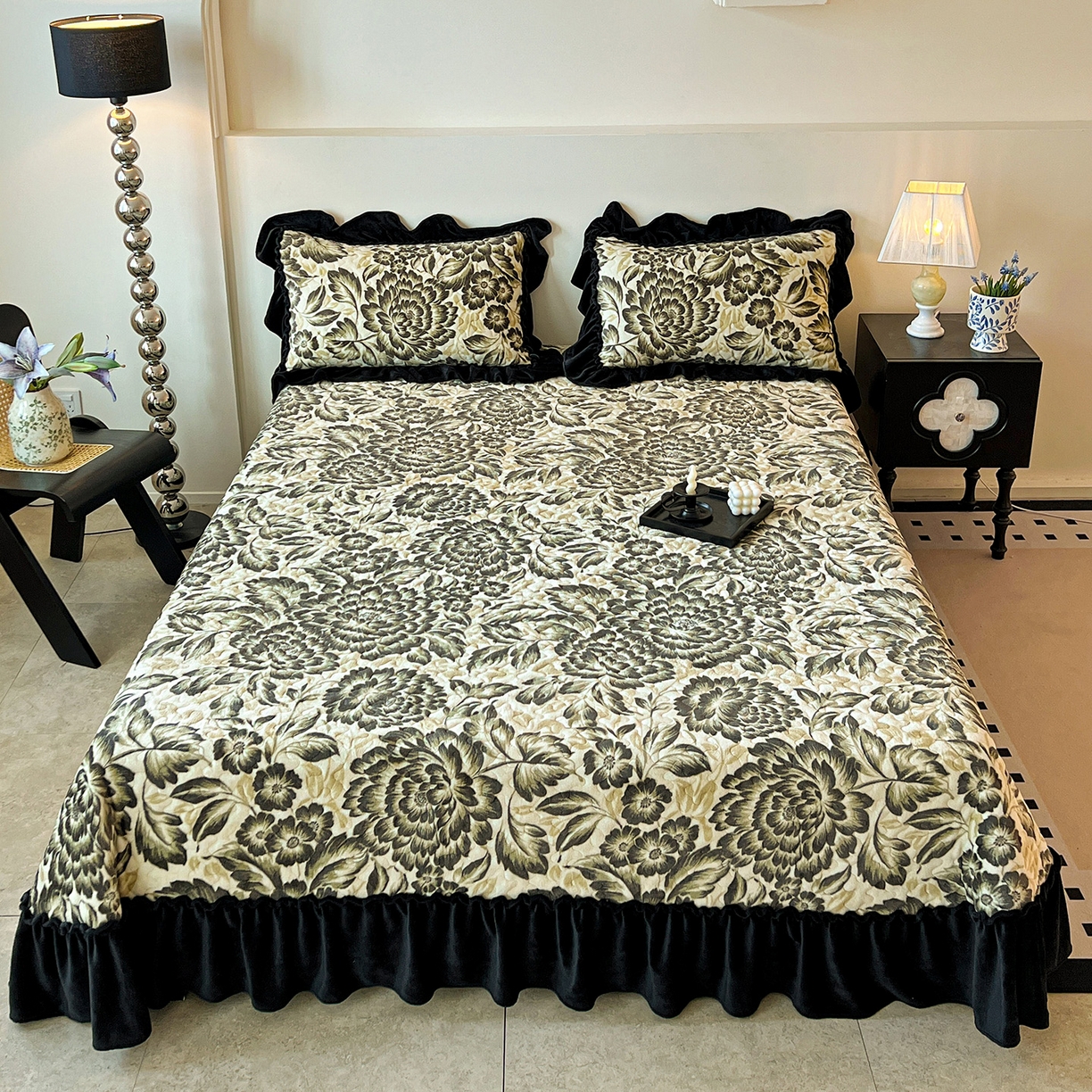 91家纺网 家纺一手货源 找家纺 （总）云玲时尚 2025新款牛奶绒赫本风夹棉床盖三件套