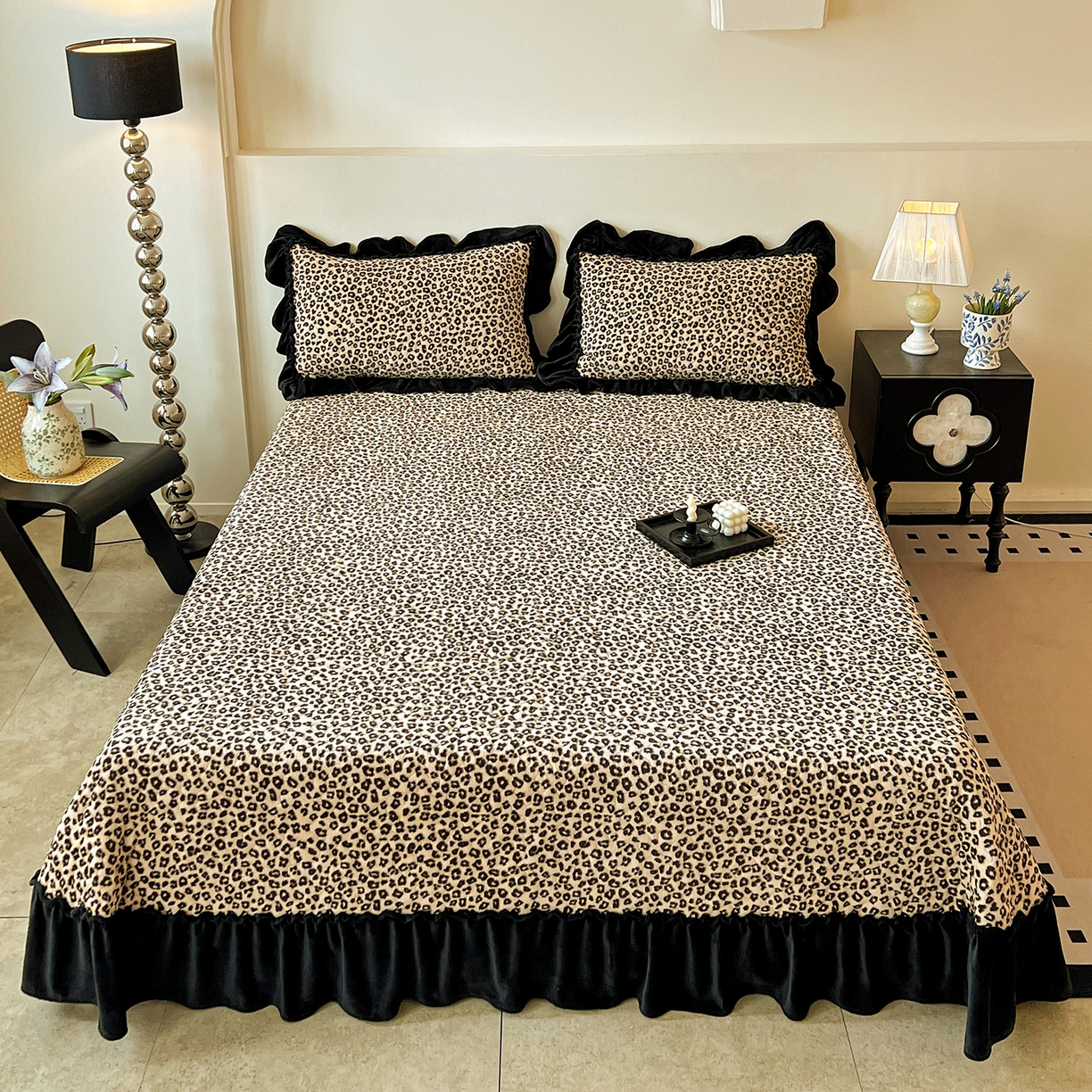 91家纺网 家纺一手货源 找家纺 （总）云玲时尚 2025新款牛奶绒赫本风夹棉床盖三件套