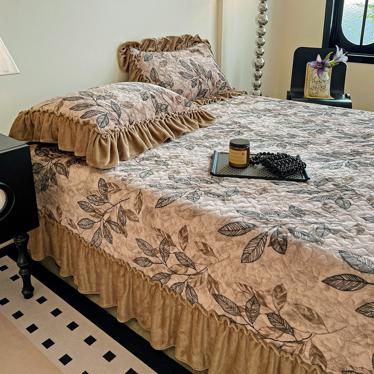 91家纺网 家纺一手货源 找家纺 （总）云玲时尚 2025新款牛奶绒赫本风夹棉床盖三件套