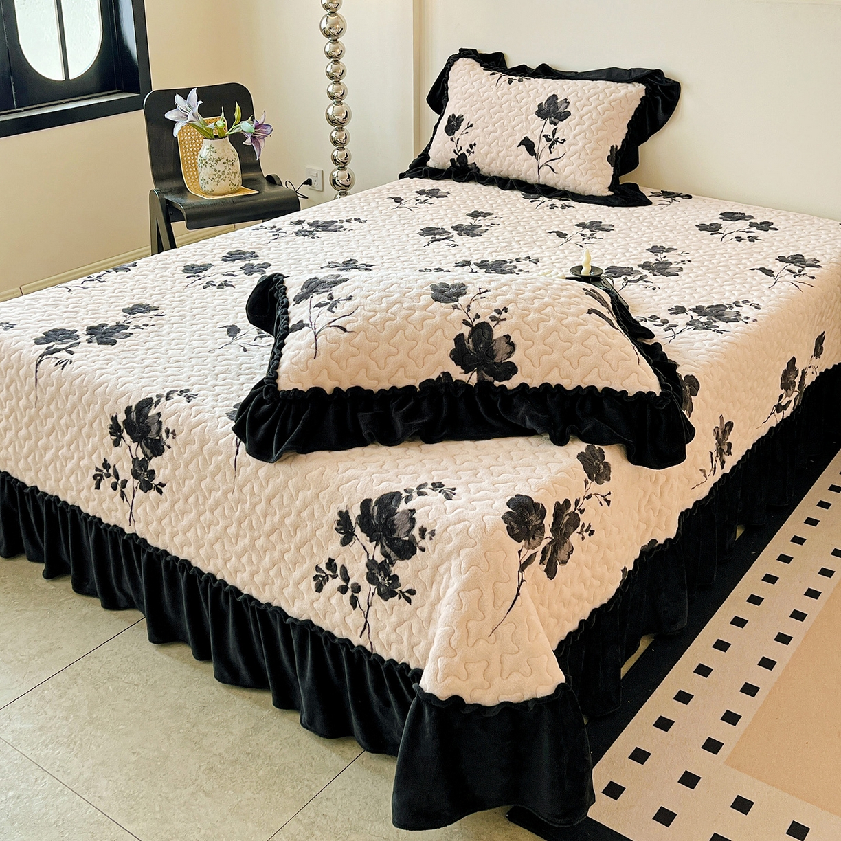 91家纺网 家纺一手货源 找家纺 云玲时尚 2025新款牛奶绒赫本风夹棉床盖三件套 雅韵-米