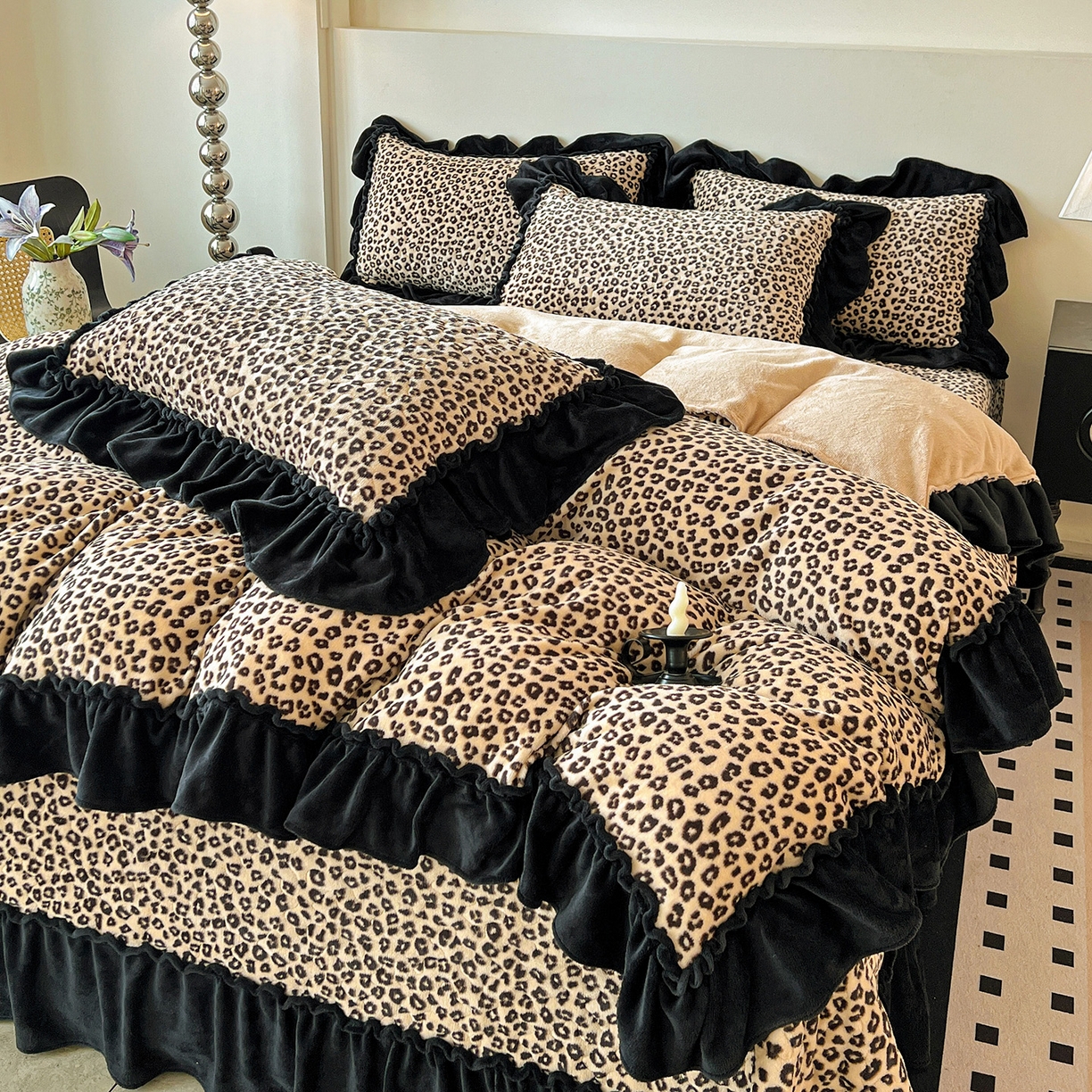 91家纺网 家纺一手货源 找家纺 云玲时尚 2025新款牛奶绒赫本风夹棉床盖三件套 豹纹-陀