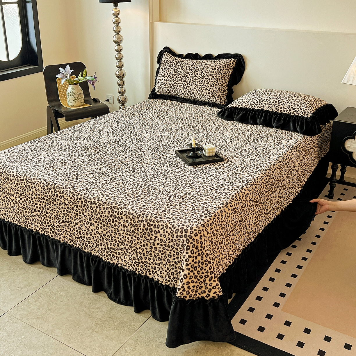 91家纺网 家纺一手货源 找家纺 云玲时尚 2025新款牛奶绒赫本风夹棉床盖三件套 豹纹-陀