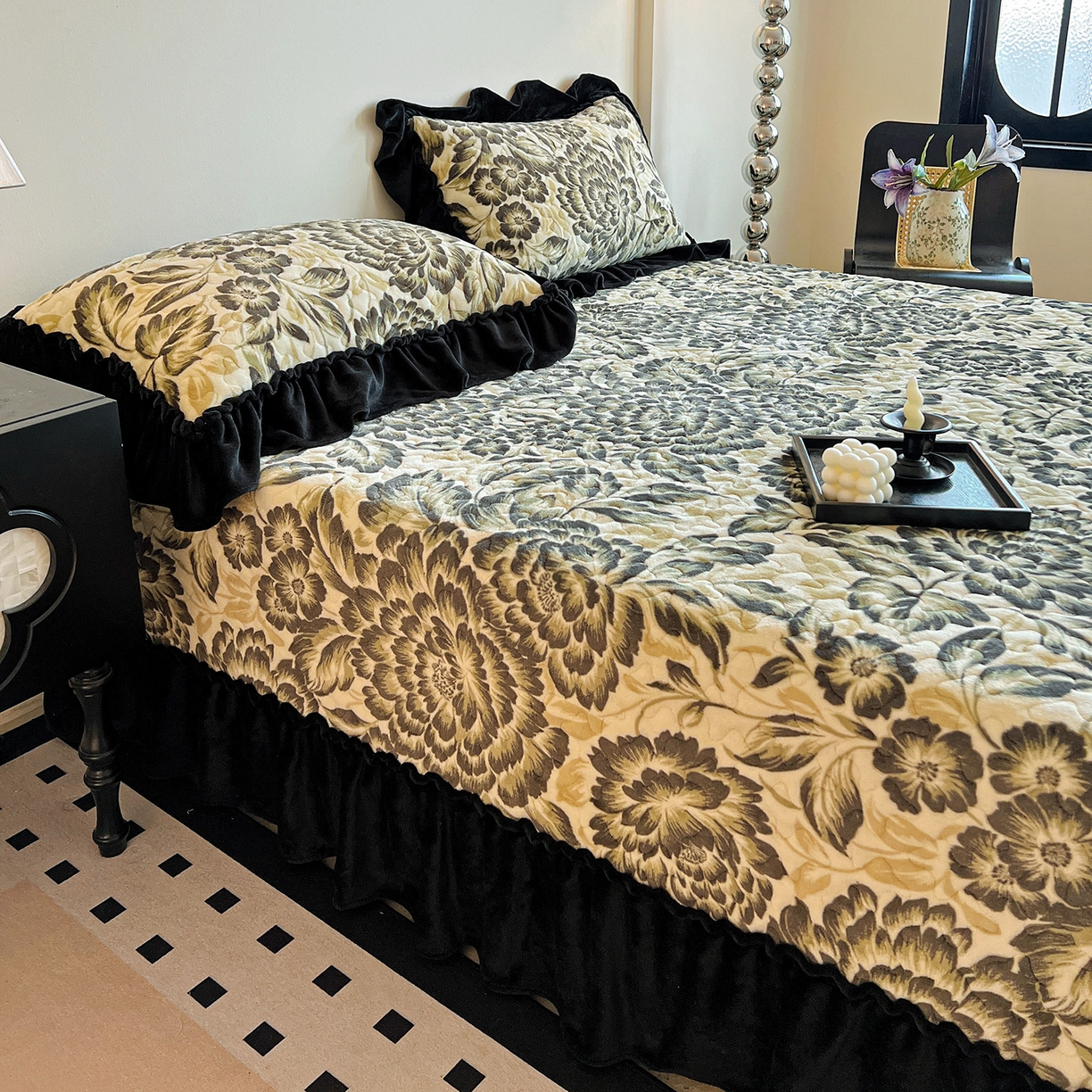 91家纺网 家纺一手货源 找家纺 云玲时尚 2025新款牛奶绒赫本风夹棉床盖三件套 花海-绿