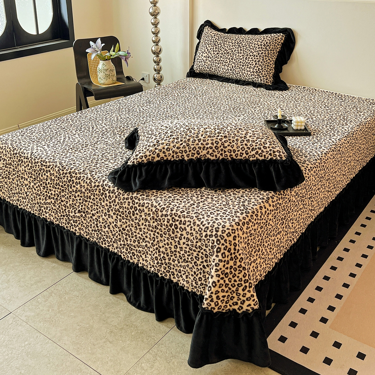 91家纺网 家纺一手货源 找家纺 云玲时尚 2025新款牛奶绒赫本风夹棉床盖三件套 豹纹-陀