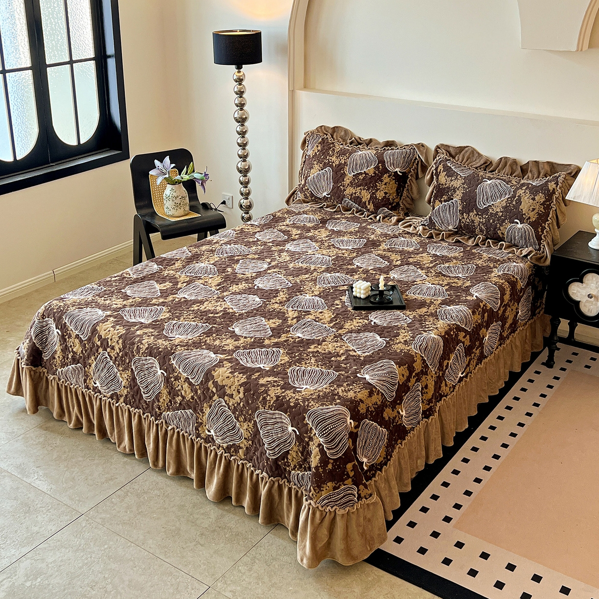 91家纺网 家纺一手货源 找家纺 云玲时尚 2025新款牛奶绒赫本风夹棉床盖三件套 南瓜-咖