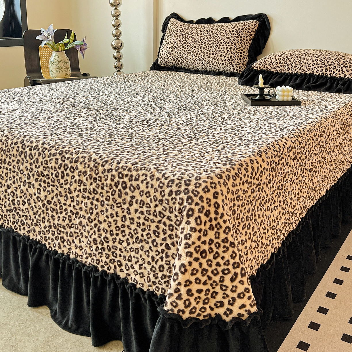 91家纺网 家纺一手货源 找家纺 云玲时尚 2025新款牛奶绒赫本风夹棉床盖四件套 豹纹-陀