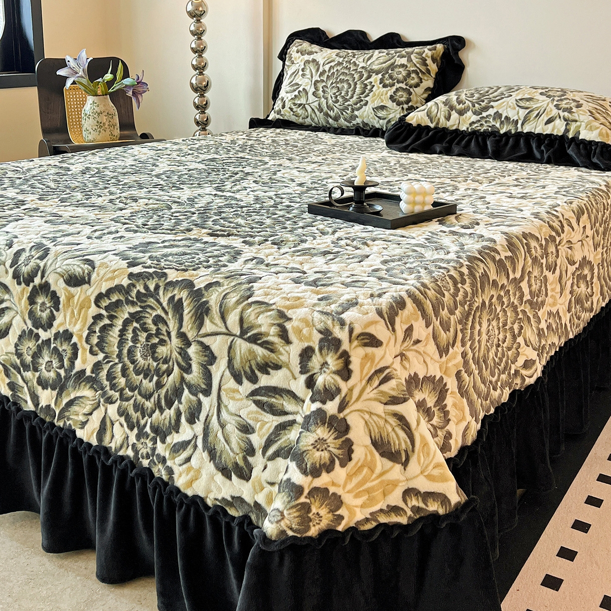 91家纺网 家纺一手货源 找家纺 云玲时尚 2025新款牛奶绒赫本风夹棉床盖四件套 花海-绿