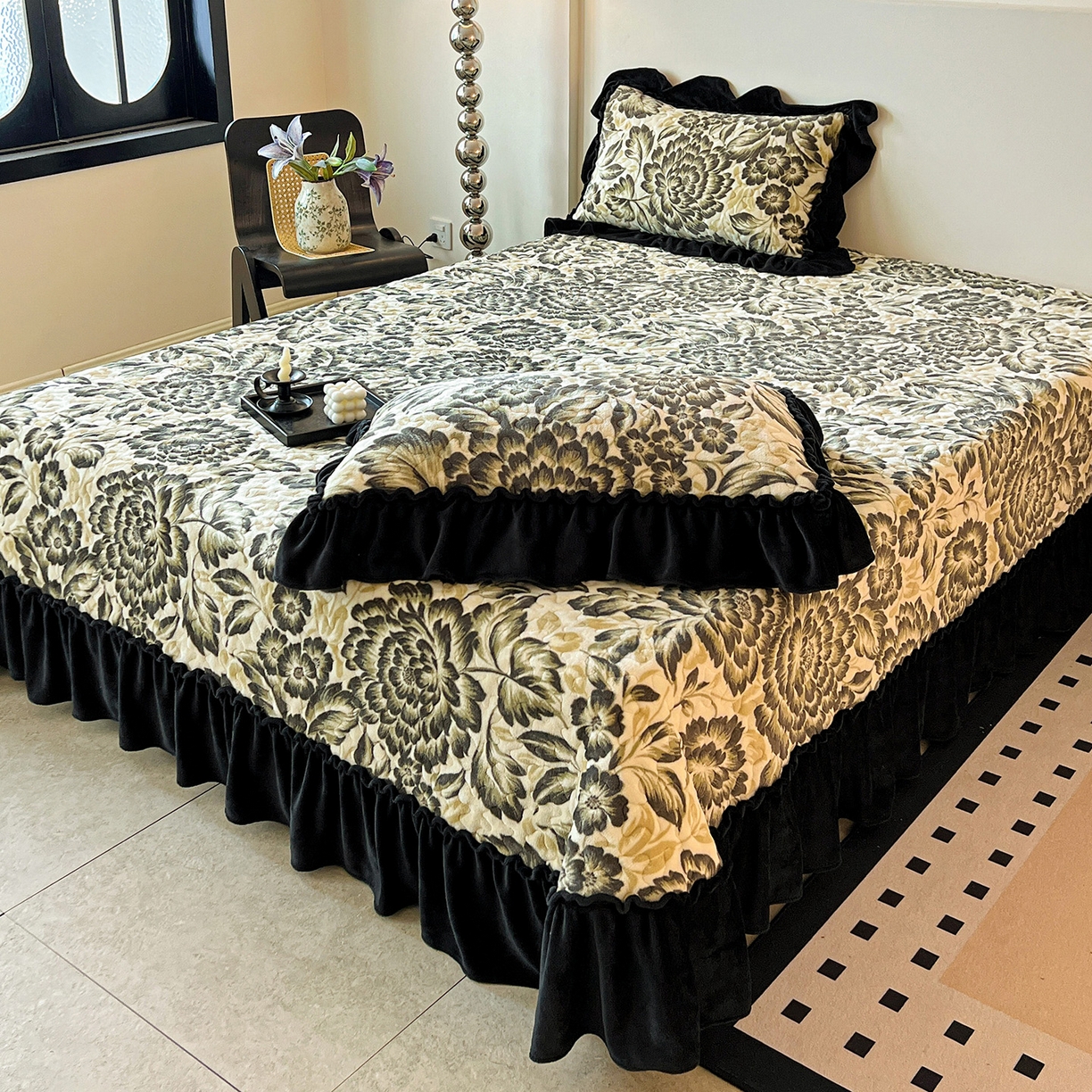 91家纺网 家纺一手货源 找家纺 云玲时尚 2025新款牛奶绒赫本风夹棉床盖四件套 花海-绿