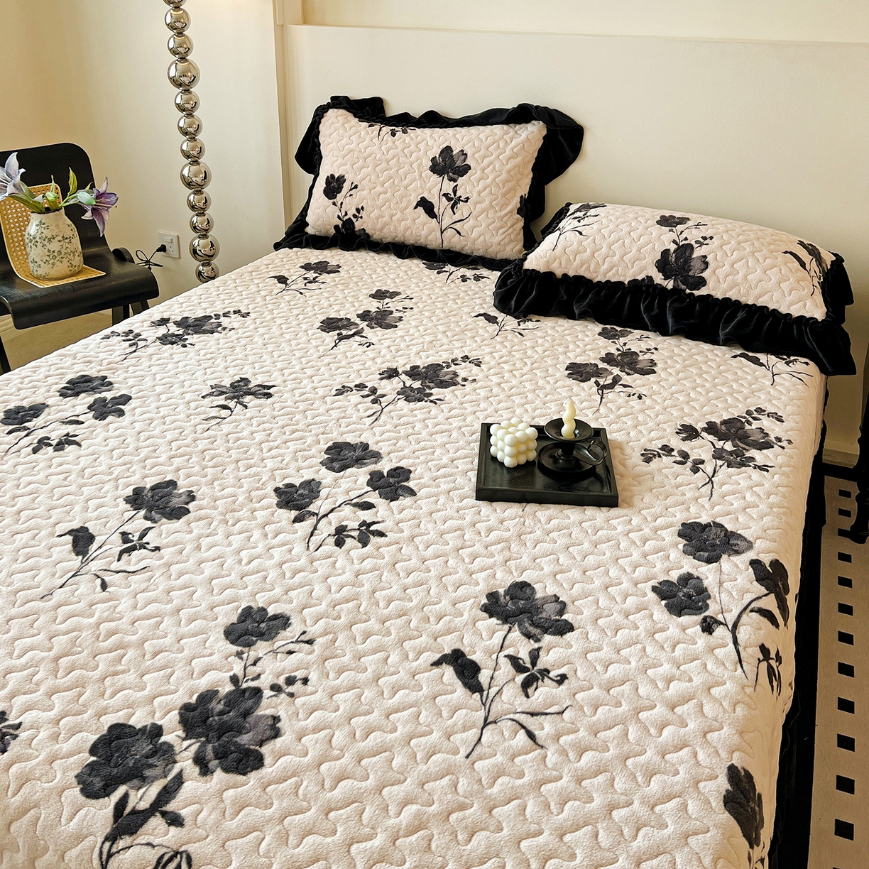 91家纺网 家纺一手货源 找家纺 云玲时尚 2025新款牛奶绒赫本风夹棉床盖四件套 雅韵-米