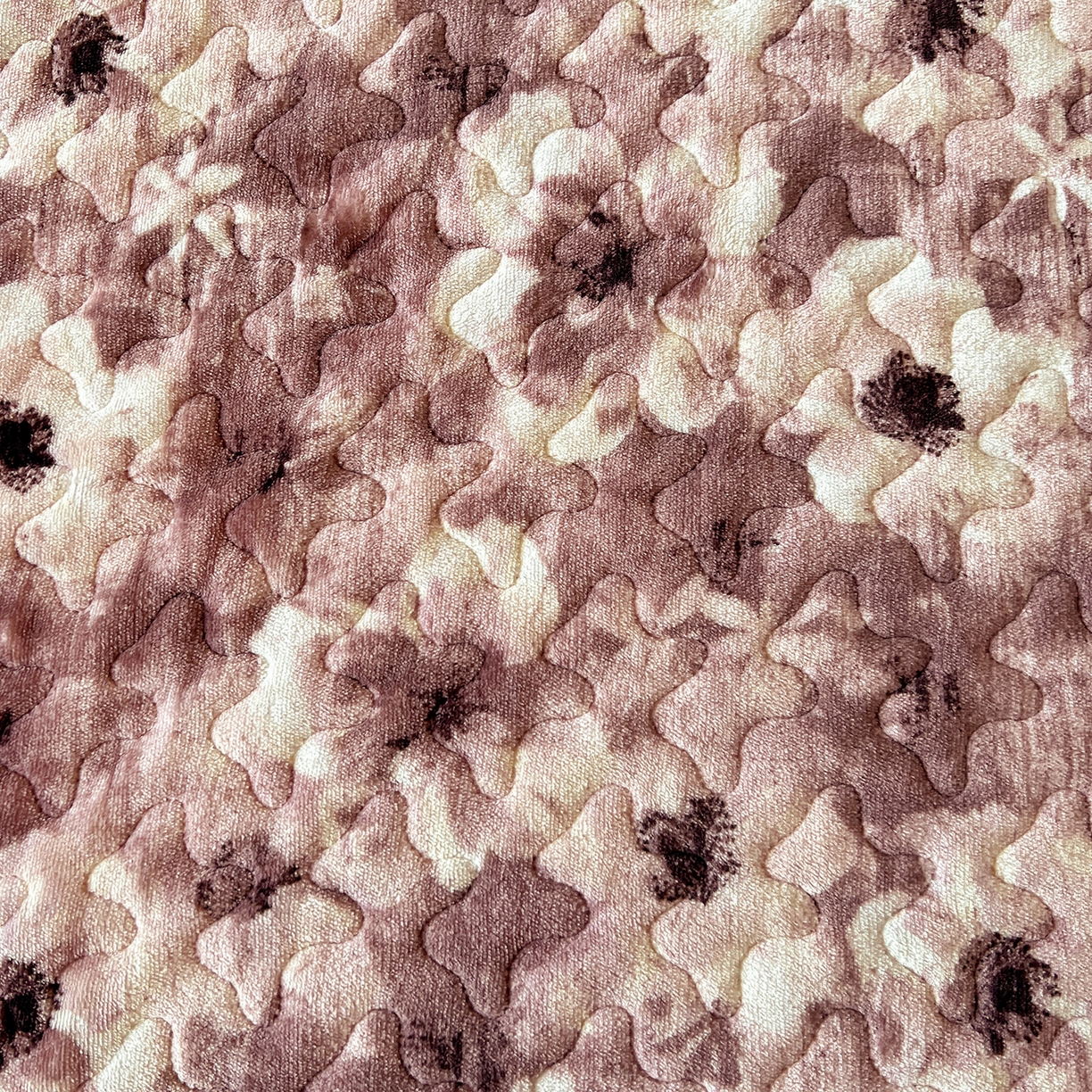 91家纺网 家纺一手货源 找家纺 云玲时尚 2025新款牛奶绒赫本风夹棉床盖四件套 樱花-粉