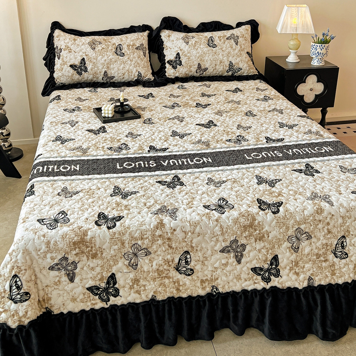 91家纺网 家纺一手货源 找家纺 云玲时尚 2025新款牛奶绒赫本风夹棉床盖四件套 蝴蝶-陀