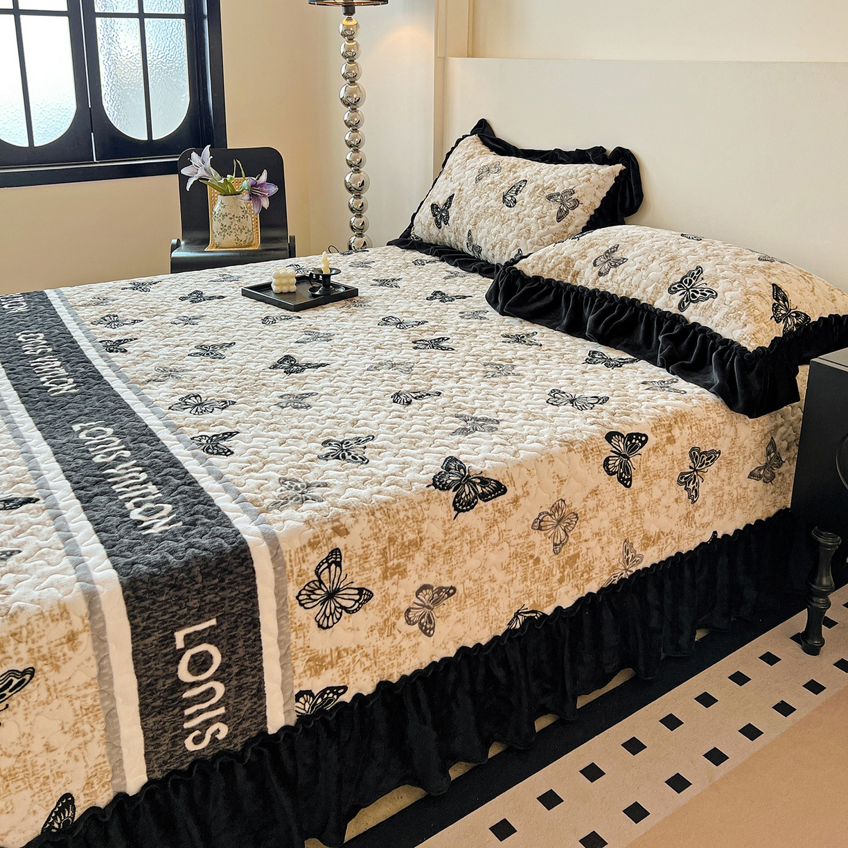 91家纺网 家纺一手货源 找家纺 云玲时尚 2025新款牛奶绒赫本风夹棉床盖四件套 蝴蝶-陀